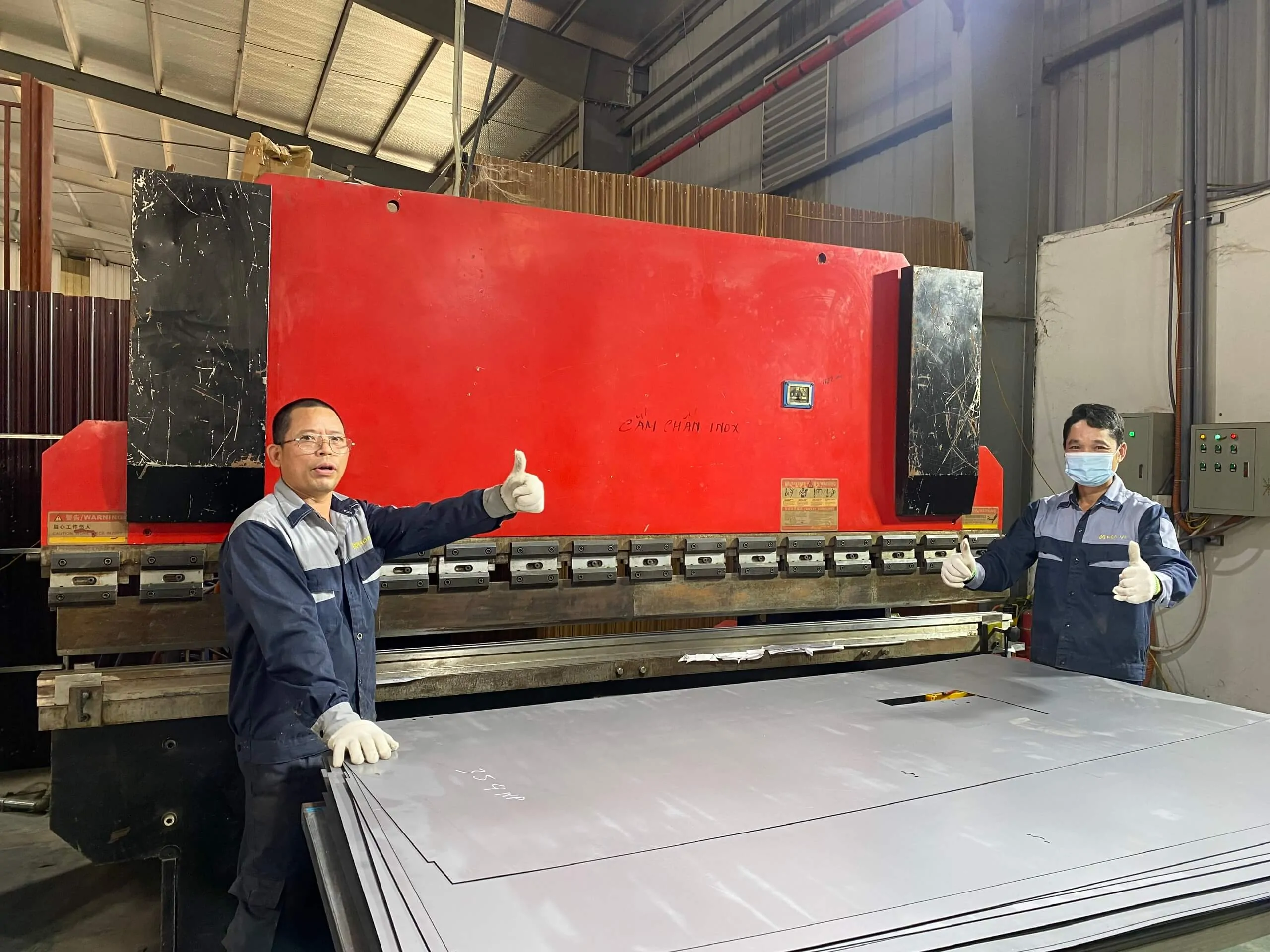 Dây chuyền sản xuất cửa thép vân gỗ chất lượng cao